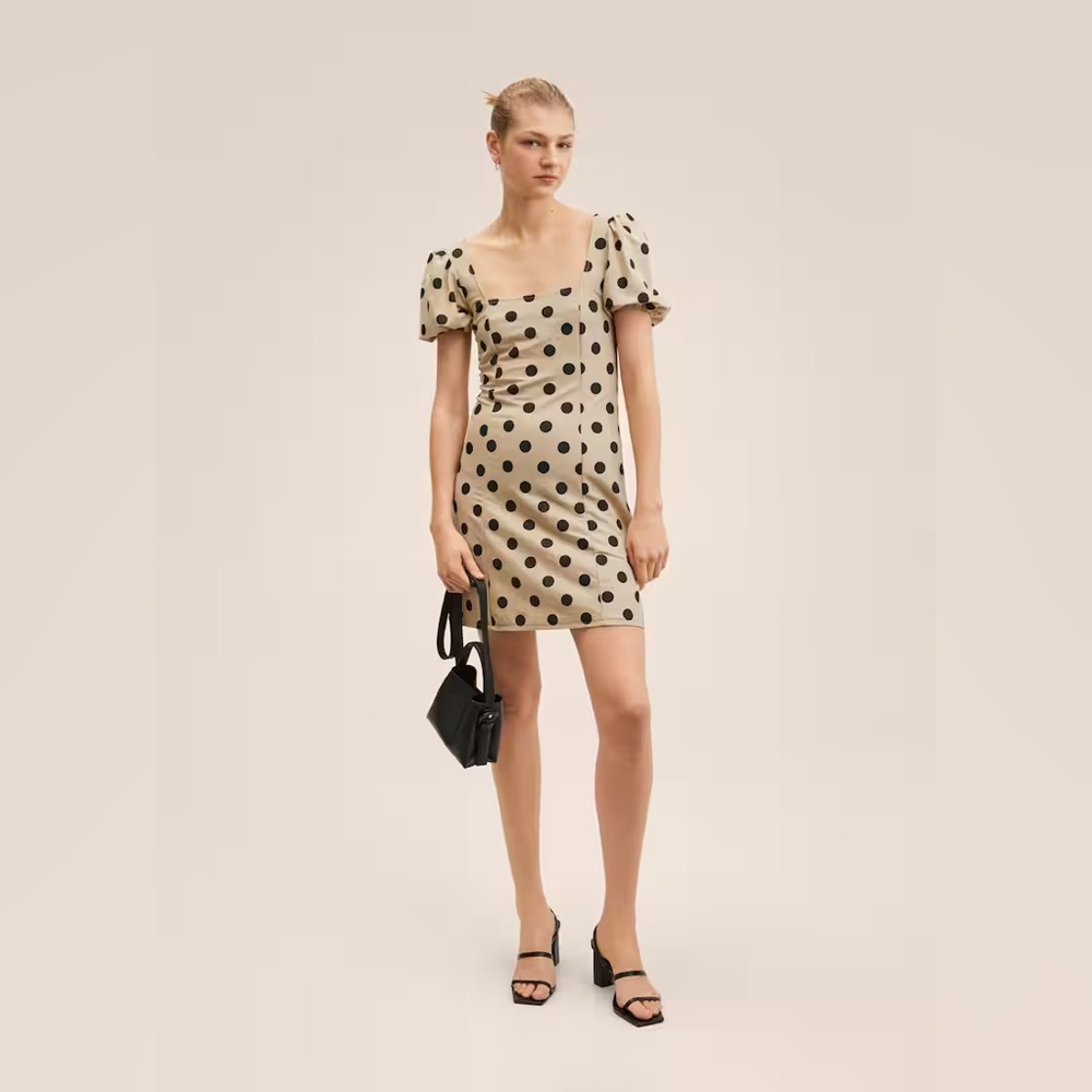 Flowy puffed-sleeve dress